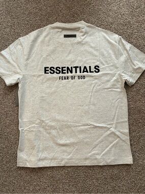 Fear of God Essentials SS22 Light Oatmeal T-Shirt Size Medium NWT